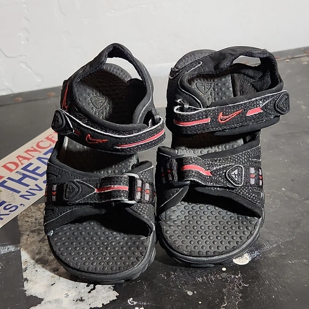 NIKE 7C  Hiking Walking  Beach Sandals Black Red